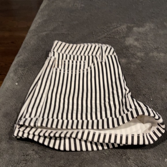 Women black and shorts size 4 - Picture 5 of 6